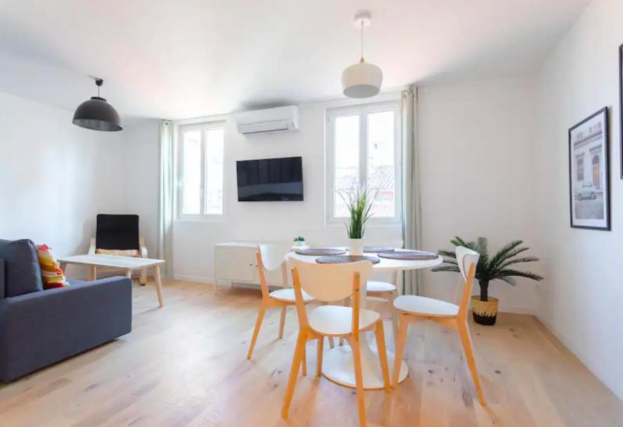 Apartment T2 ** Place Aux Huiles ** Vieux Port Marseille