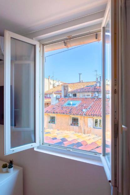 Apartment T2 ** Place Aux Huiles ** Vieux Port